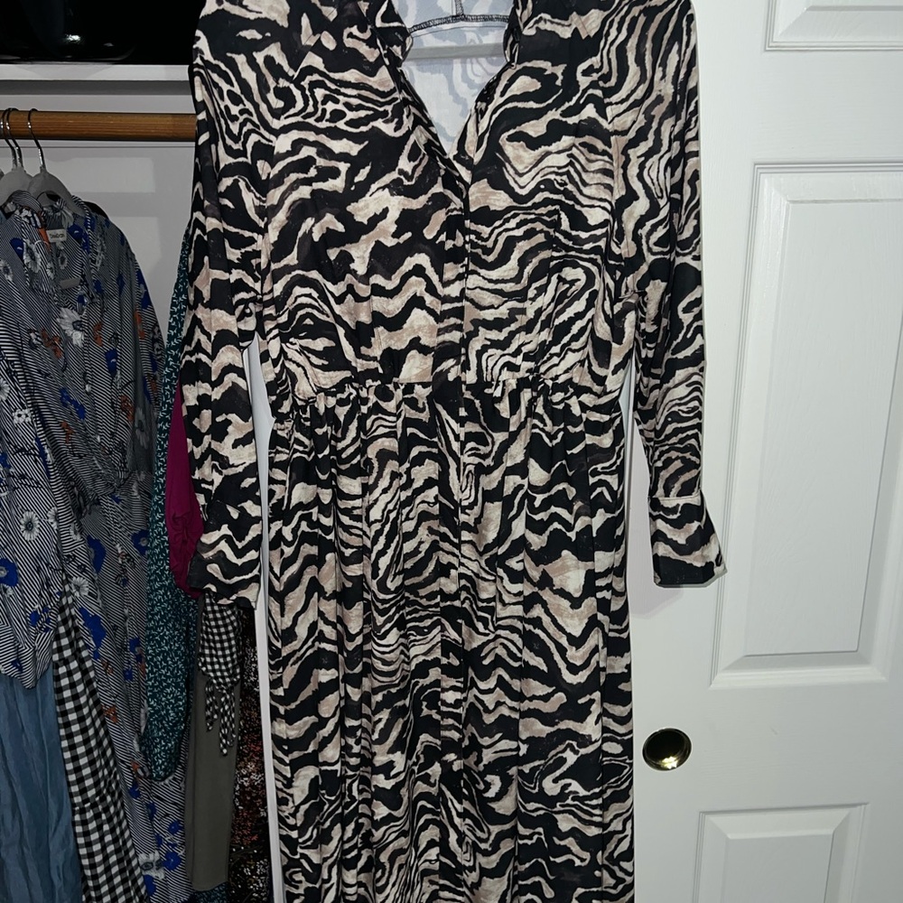 SHEIN Black and Cream Long Sleeve Dress